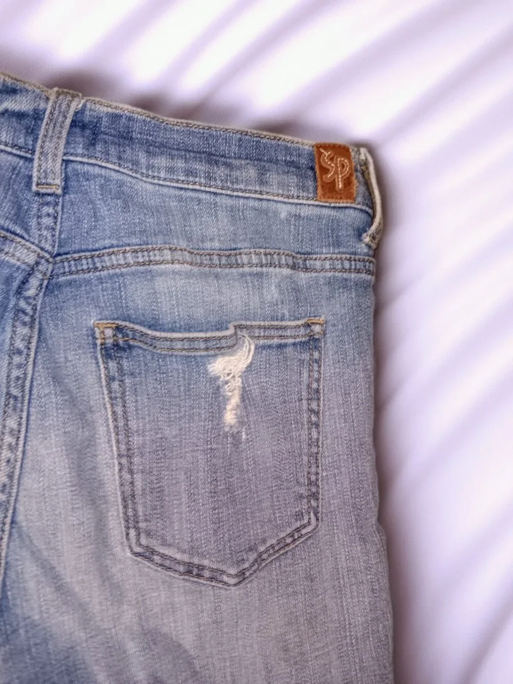 Size 5 Distressed Boyfriend Skinny Jeans By Sneakpeek